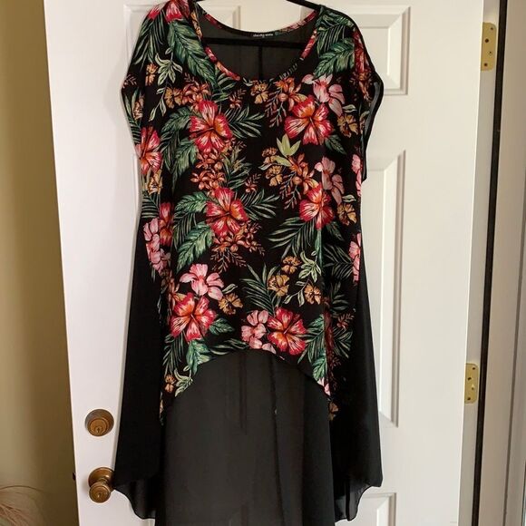 Size 1X high/low top - Picture 1 of 7